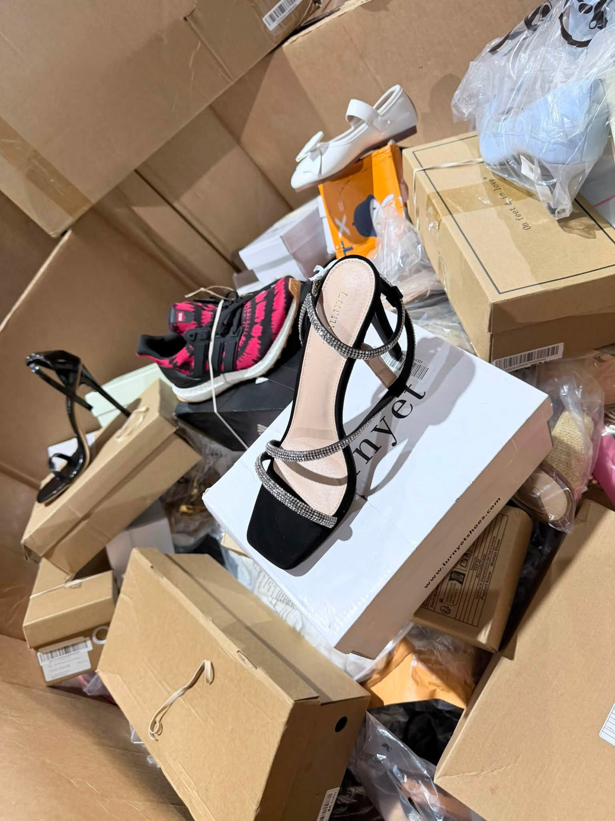 SHEIN Footwear Pallets-Women Shoes  120